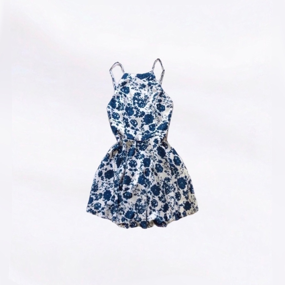 lulu’s ⋆ square neck dress